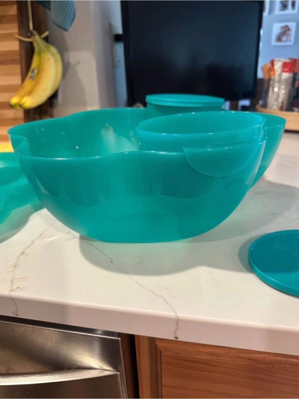 Tupperware Teal Mixing Bowl Set with Lids